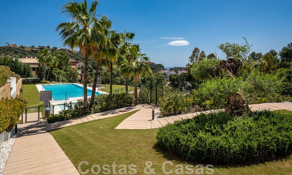 Appartement de rez-de-chaussée surélevé, prêt à être emménagé, à vendre avec vue panoramique sur la vallée et la mer dans un quartier exclusif de Benahavis - Marbella 47046