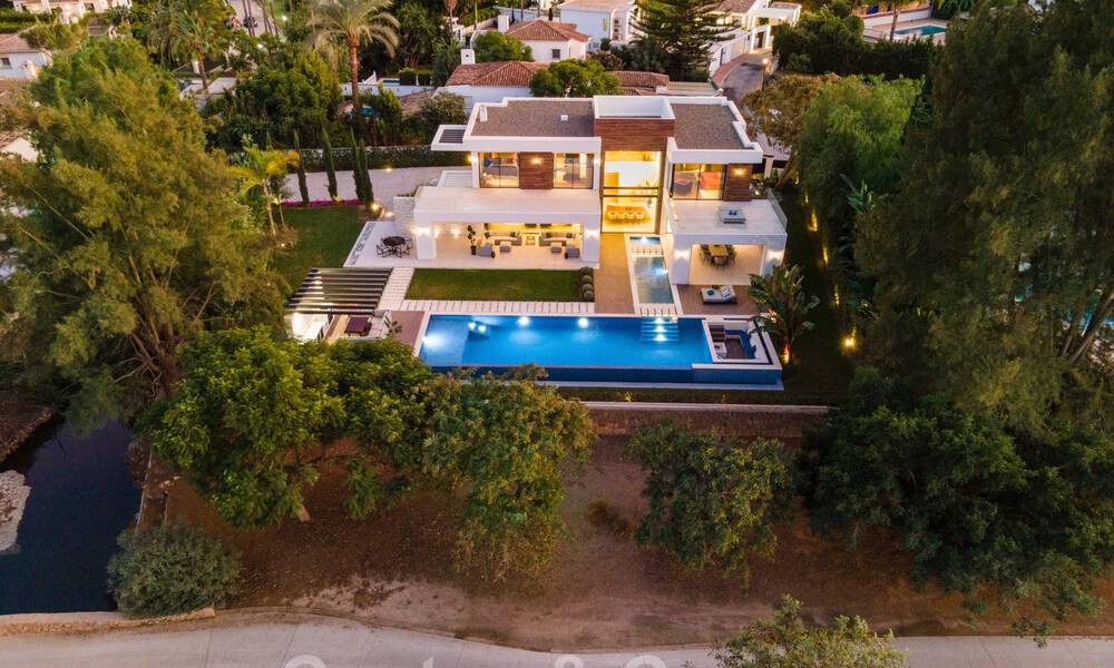 Spacieuse et sophistiquée villa design à vendre, en première ligne de Las Brisas Golf, au cœur de Nueva Andalucia, Marbella 47300