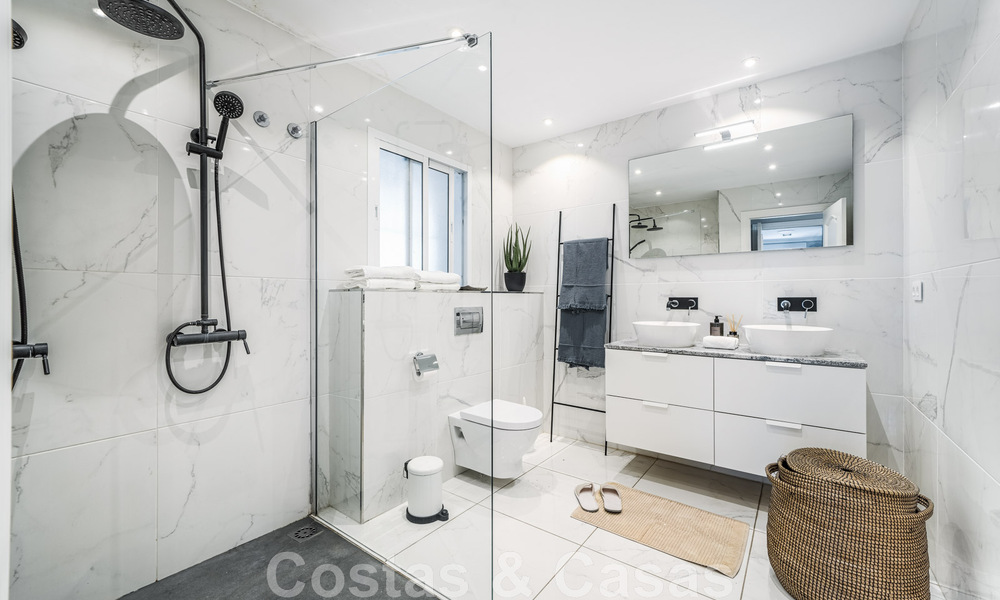 CharmChrmante villa de luxe contemporaine rénovée à vendre à distance de marche de toutes les commodités à Nueva Andalucia - Marbella 47111