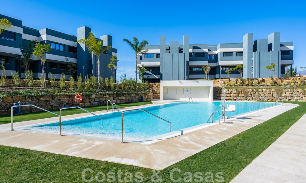 Appartement contemporain à vendre avec jardin privé sur le très convoité New Golden Mile, entre Marbella et Estepona 47155