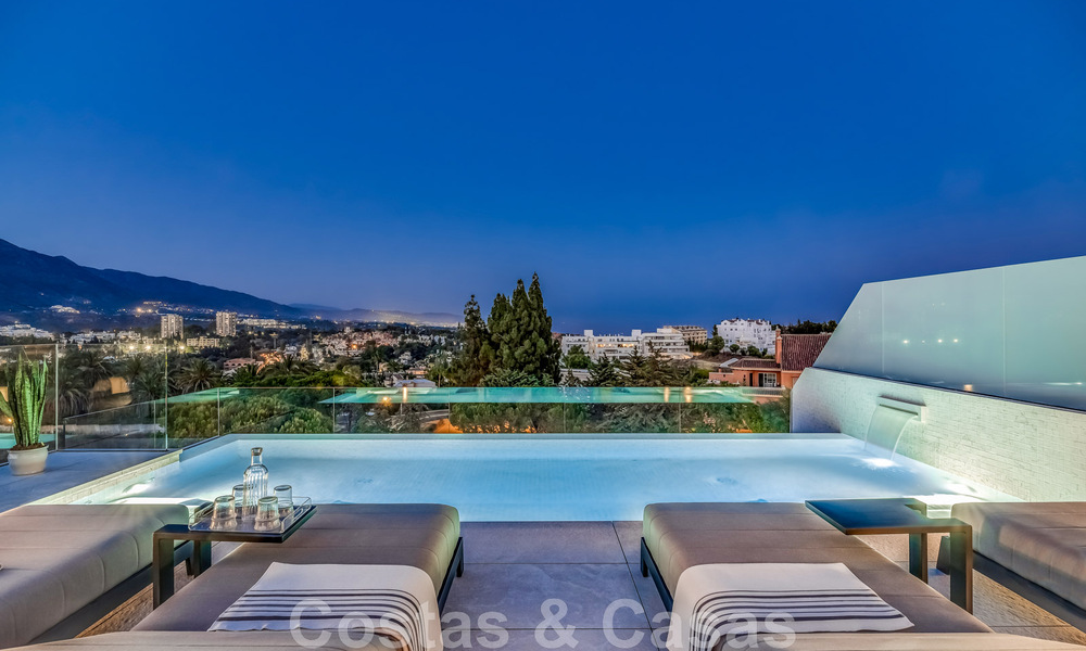 Villa moderne à vendre, prête à être emménagée, décorée par Tom Ford, avec vue panoramique sur la mer, proche de toutes les commodités, au cœur de Nueva Andalucia, Marbella 47209