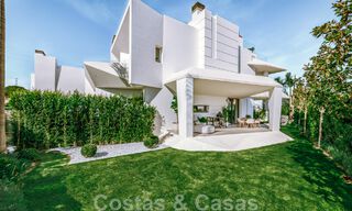 Villa moderne à vendre, prête à être emménagée, décorée par Tom Ford, avec vue panoramique sur la mer, proche de toutes les commodités, au cœur de Nueva Andalucia, Marbella 47211 