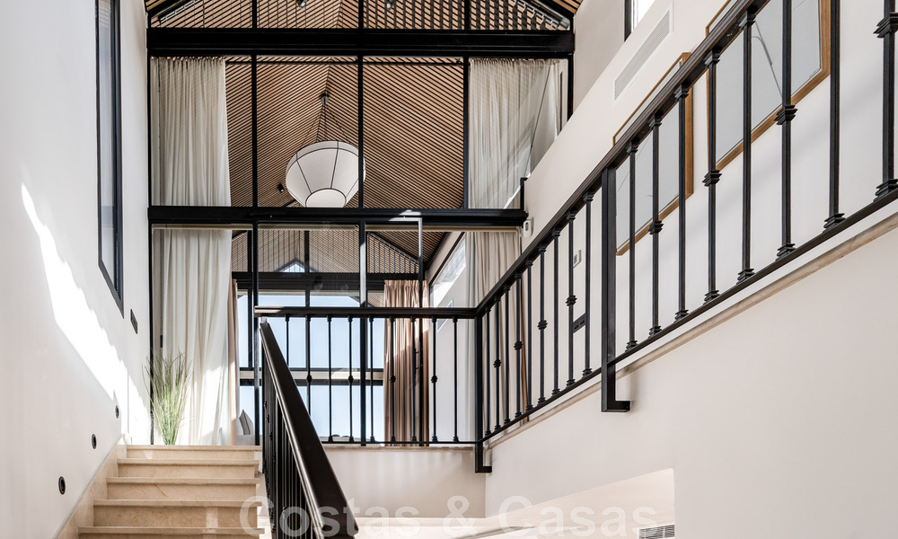 Nouvelle! Villa unique à vendre, avec des espaces extérieurs accueillants et des vues panoramiques à Nueva Andalucia, Marbella 47568