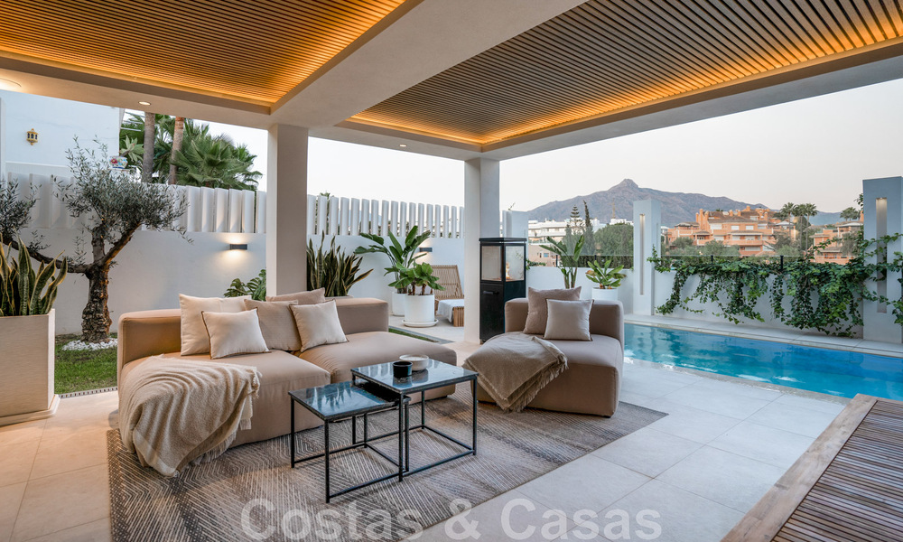 Nouvelle! Villa unique à vendre, avec des espaces extérieurs accueillants et des vues panoramiques à Nueva Andalucia, Marbella 47580