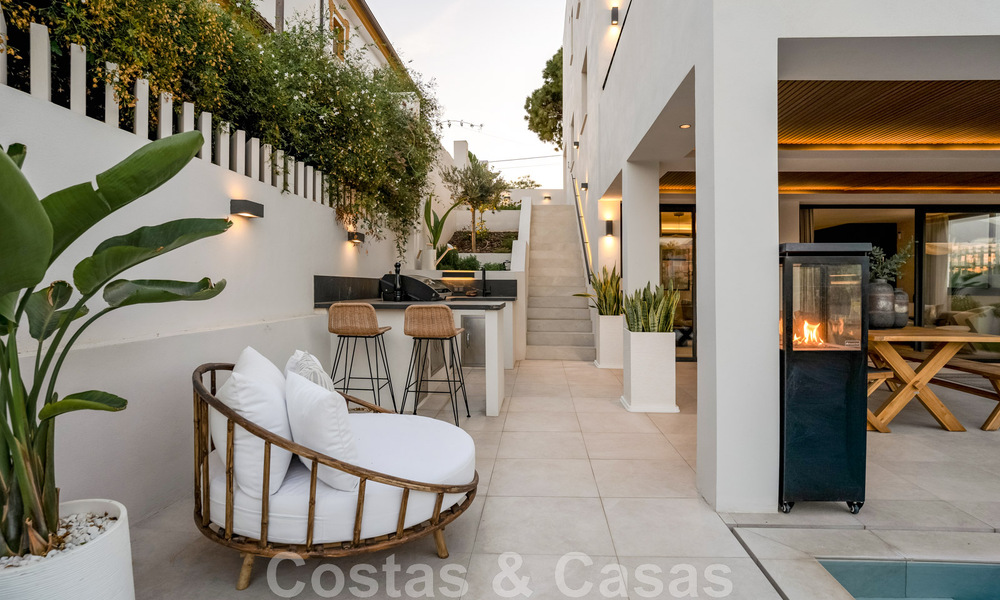 Nouvelle! Villa unique à vendre, avec des espaces extérieurs accueillants et des vues panoramiques à Nueva Andalucia, Marbella 47582