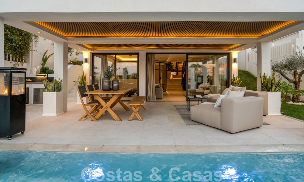 Nouvelle! Villa unique à vendre, avec des espaces extérieurs accueillants et des vues panoramiques à Nueva Andalucia, Marbella 47583