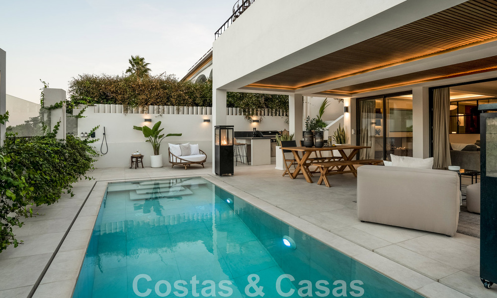 Nouvelle! Villa unique à vendre, avec des espaces extérieurs accueillants et des vues panoramiques à Nueva Andalucia, Marbella 47585
