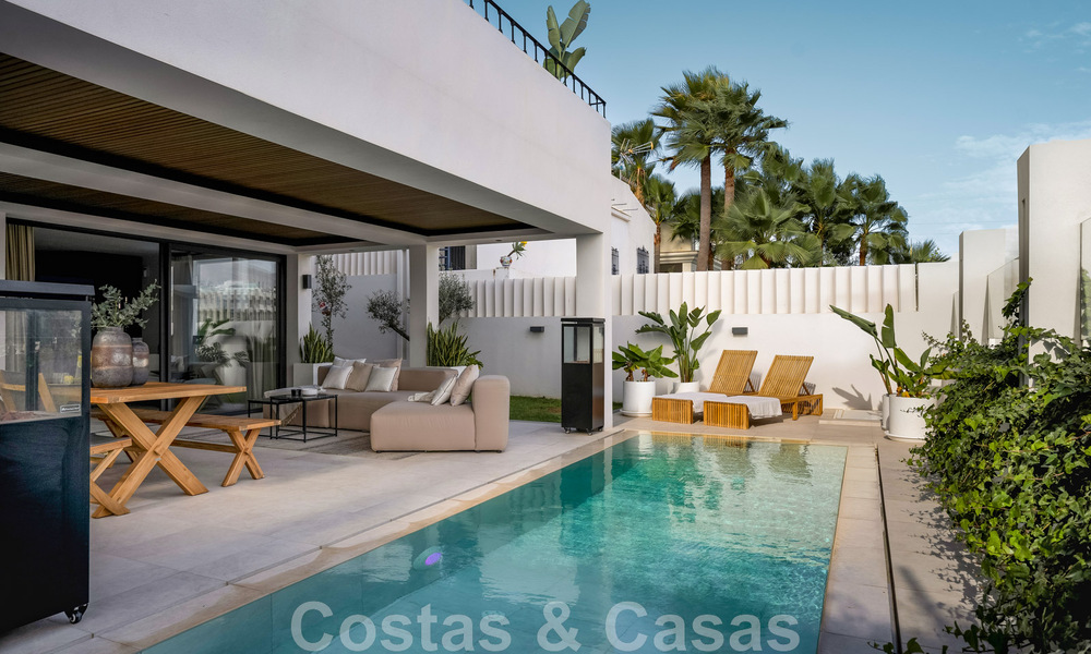 Nouvelle! Villa unique à vendre, avec des espaces extérieurs accueillants et des vues panoramiques à Nueva Andalucia, Marbella 47588