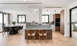 Nouvelle! Villa unique à vendre, avec des espaces extérieurs accueillants et des vues panoramiques à Nueva Andalucia, Marbella 47590 