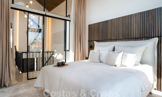 Nouvelle! Villa unique à vendre, avec des espaces extérieurs accueillants et des vues panoramiques à Nueva Andalucia, Marbella 47593 