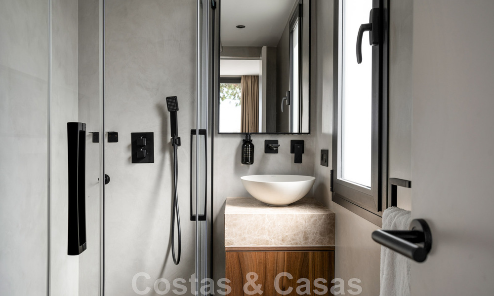 Nouvelle! Villa unique à vendre, avec des espaces extérieurs accueillants et des vues panoramiques à Nueva Andalucia, Marbella 47594