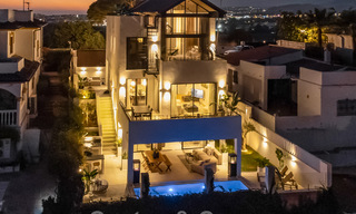 Nouvelle! Villa unique à vendre, avec des espaces extérieurs accueillants et des vues panoramiques à Nueva Andalucia, Marbella 47599 