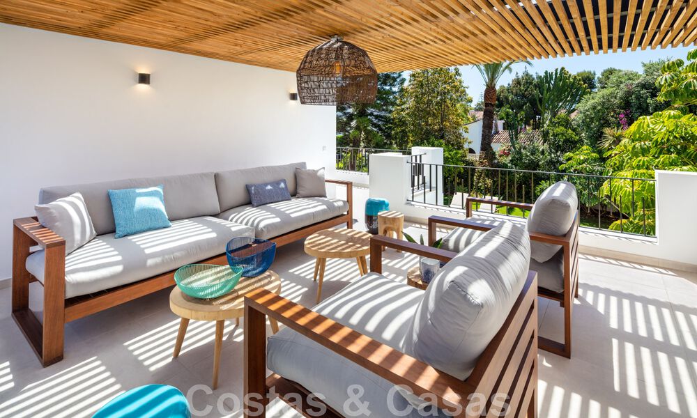 Villa de charme sophistiquée, prête à être emménagée, à vendre à distance de marche du très recherché Puerto Banus et de la plage de San Pedro, à Marbella 47401