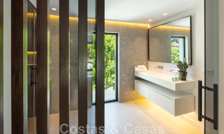 Villa de charme sophistiquée, prête à être emménagée, à vendre à distance de marche du très recherché Puerto Banus et de la plage de San Pedro, à Marbella 47403 