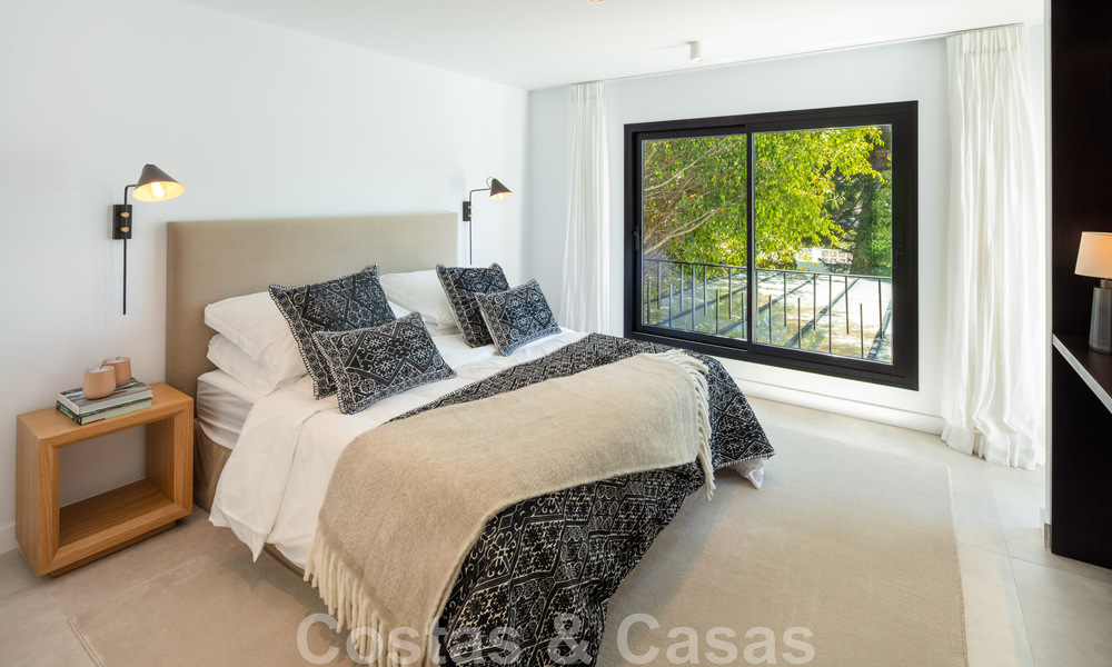 Villa de charme sophistiquée, prête à être emménagée, à vendre à distance de marche du très recherché Puerto Banus et de la plage de San Pedro, à Marbella 47404