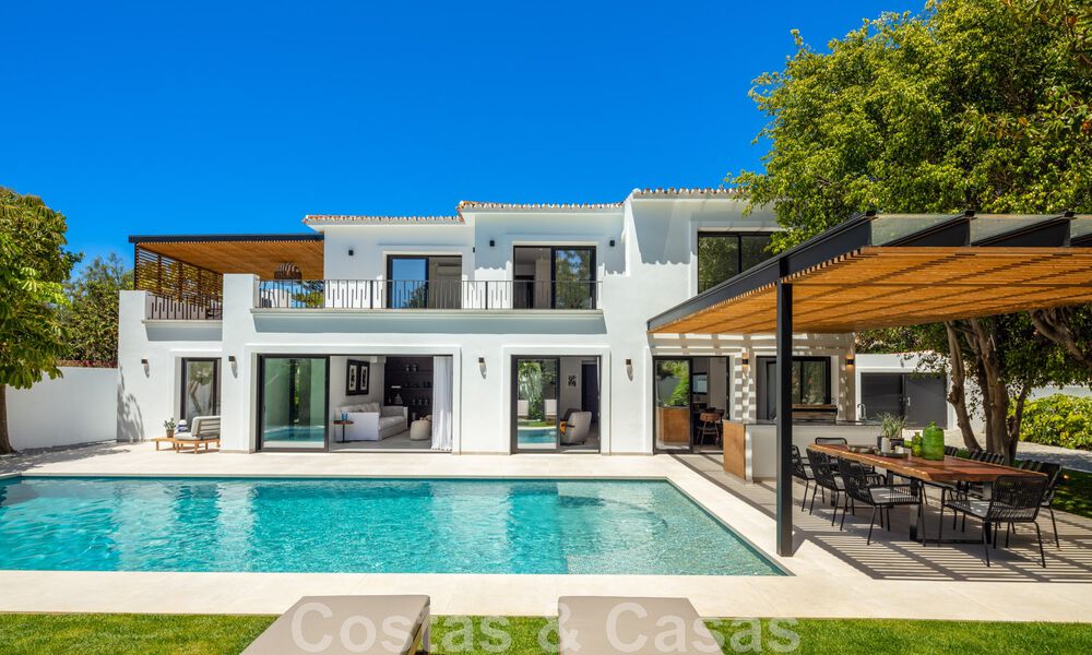 Villa de charme sophistiquée, prête à être emménagée, à vendre à distance de marche du très recherché Puerto Banus et de la plage de San Pedro, à Marbella 47411