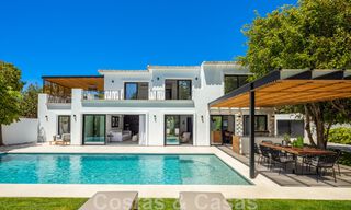 Villa de charme sophistiquée, prête à être emménagée, à vendre à distance de marche du très recherché Puerto Banus et de la plage de San Pedro, à Marbella 47411 