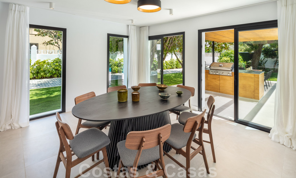 Villa de charme sophistiquée, prête à être emménagée, à vendre à distance de marche du très recherché Puerto Banus et de la plage de San Pedro, à Marbella 47414