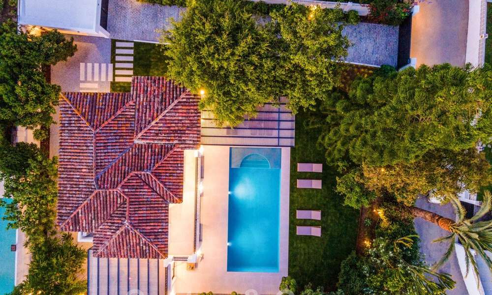 Villa de charme sophistiquée, prête à être emménagée, à vendre à distance de marche du très recherché Puerto Banus et de la plage de San Pedro, à Marbella 47417