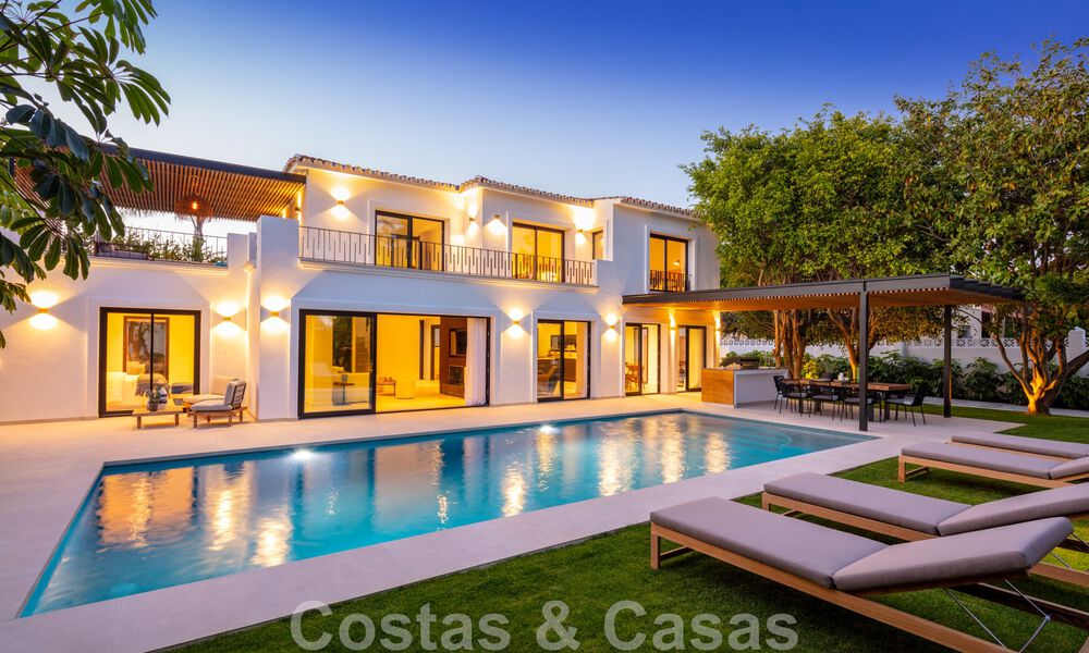 Villa de charme sophistiquée, prête à être emménagée, à vendre à distance de marche du très recherché Puerto Banus et de la plage de San Pedro, à Marbella 47421