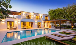 Villa de charme sophistiquée, prête à être emménagée, à vendre à distance de marche du très recherché Puerto Banus et de la plage de San Pedro, à Marbella 47421 