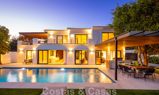 Villa de charme sophistiquée, prête à être emménagée, à vendre à distance de marche du très recherché Puerto Banus et de la plage de San Pedro, à Marbella 47422 