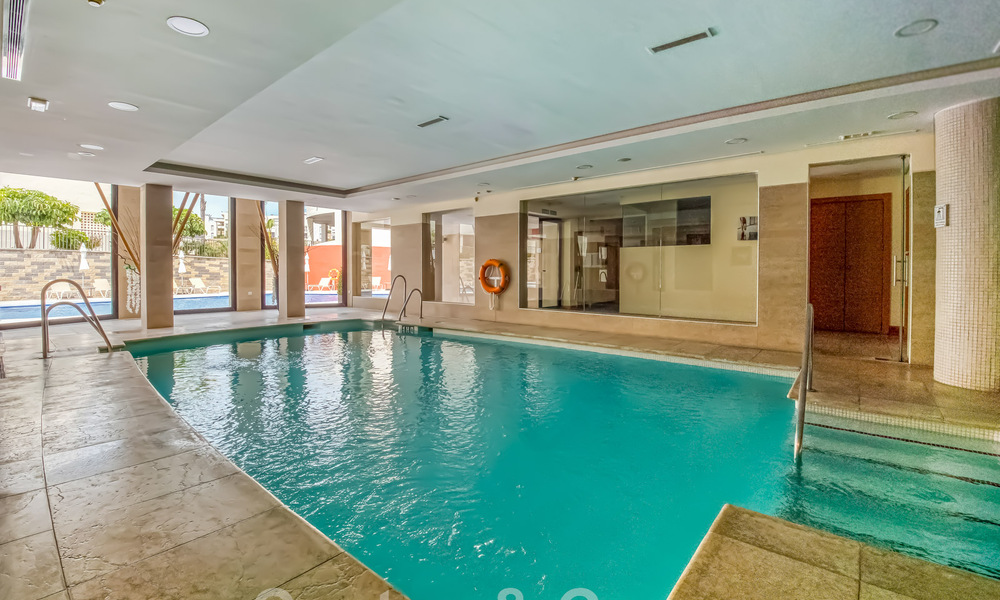 Penthouse moderne de 3 chambres à vendre, orienté sud avec vue sur la mer, dans les collines de Los Monteros, à l'est de Marbella 47425