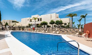 Penthouse moderne de 3 chambres à vendre, orienté sud avec vue sur la mer, dans les collines de Los Monteros, à l'est de Marbella 47427 