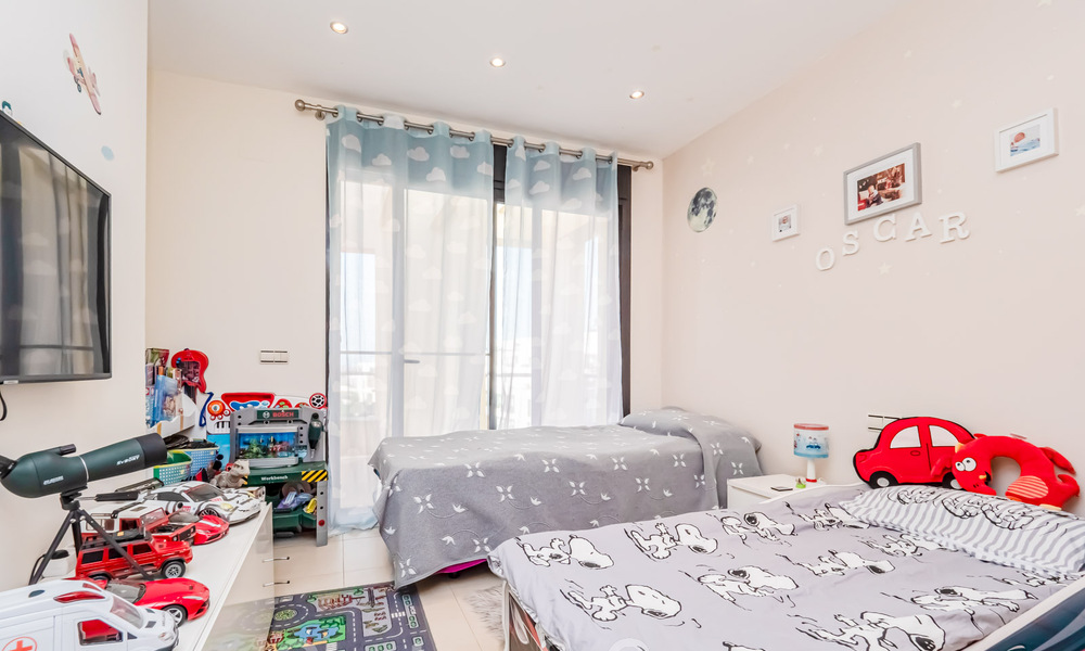 Penthouse moderne de 3 chambres à vendre, orienté sud avec vue sur la mer, dans les collines de Los Monteros, à l'est de Marbella 47429