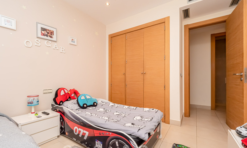 Penthouse moderne de 3 chambres à vendre, orienté sud avec vue sur la mer, dans les collines de Los Monteros, à l'est de Marbella 47431