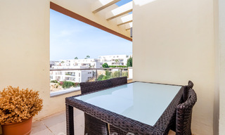 Penthouse moderne de 3 chambres à vendre, orienté sud avec vue sur la mer, dans les collines de Los Monteros, à l'est de Marbella 47444 