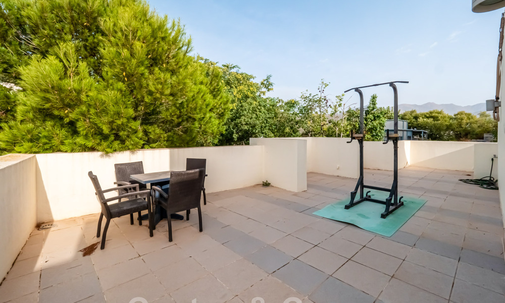 Penthouse moderne de 3 chambres à vendre, orienté sud avec vue sur la mer, dans les collines de Los Monteros, à l'est de Marbella 47446