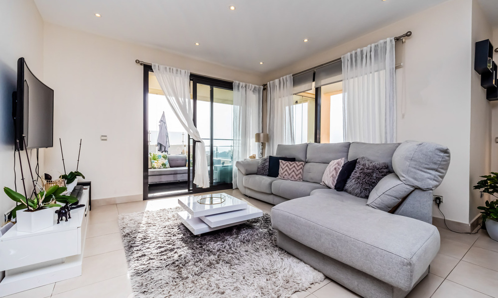 Penthouse moderne de 3 chambres à vendre, orienté sud avec vue sur la mer, dans les collines de Los Monteros, à l'est de Marbella 47451