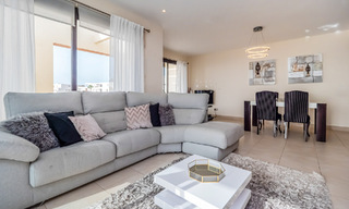 Penthouse moderne de 3 chambres à vendre, orienté sud avec vue sur la mer, dans les collines de Los Monteros, à l'est de Marbella 47452 