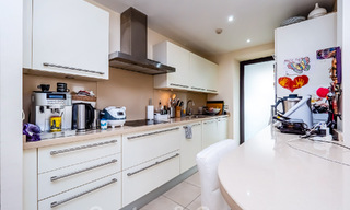 Penthouse moderne de 3 chambres à vendre, orienté sud avec vue sur la mer, dans les collines de Los Monteros, à l'est de Marbella 47453 