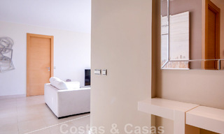 Appartement de luxe rénové à vendre, avec vue sur la mer, situé dans un complexe de luxe à Los Monteros, Marbella 47515 