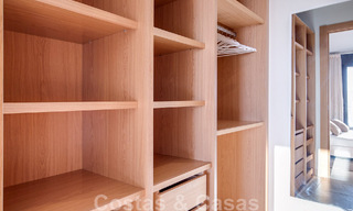 Appartement de luxe rénové à vendre, avec vue sur la mer, situé dans un complexe de luxe à Los Monteros, Marbella 47517 