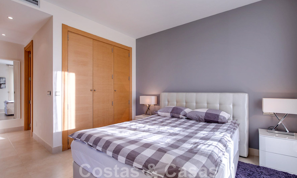 Appartement de luxe rénové à vendre, avec vue sur la mer, situé dans un complexe de luxe à Los Monteros, Marbella 47520