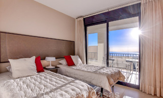 Appartement de luxe rénové à vendre, avec vue sur la mer, situé dans un complexe de luxe à Los Monteros, Marbella 47522 