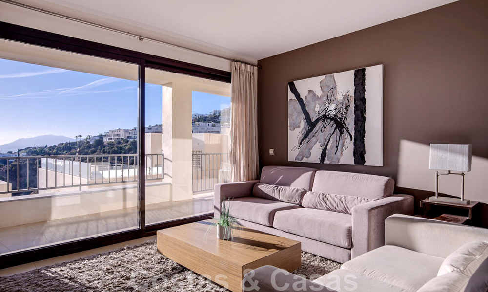 Appartement de luxe rénové à vendre, avec vue sur la mer, situé dans un complexe de luxe à Los Monteros, Marbella 47525