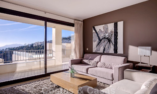 Appartement de luxe rénové à vendre, avec vue sur la mer, situé dans un complexe de luxe à Los Monteros, Marbella 47525 