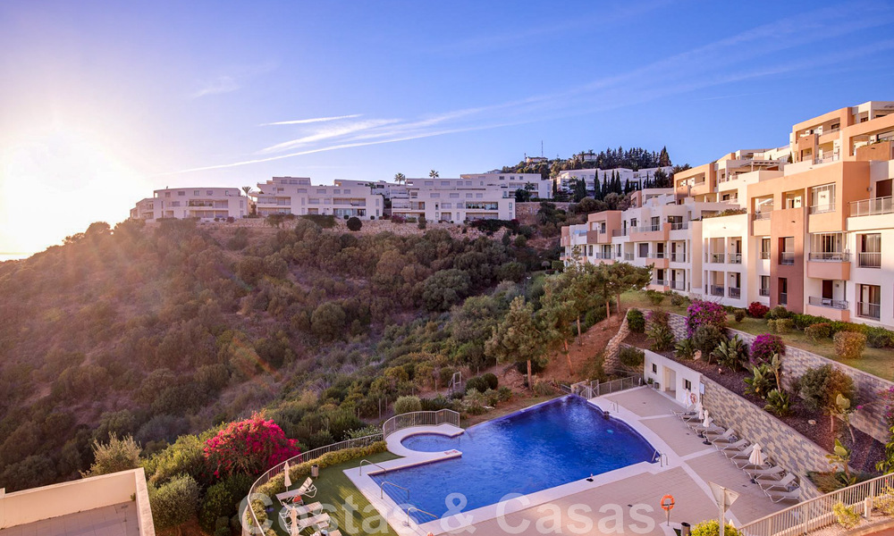 Appartement de luxe rénové à vendre, avec vue sur la mer, situé dans un complexe de luxe à Los Monteros, Marbella 47528