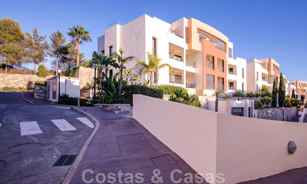 Appartement de luxe rénové à vendre, avec vue sur la mer, situé dans un complexe de luxe à Los Monteros, Marbella 47529