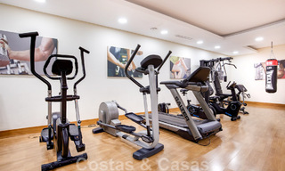 Appartement de luxe rénové à vendre, avec vue sur la mer, situé dans un complexe de luxe à Los Monteros, Marbella 47531 