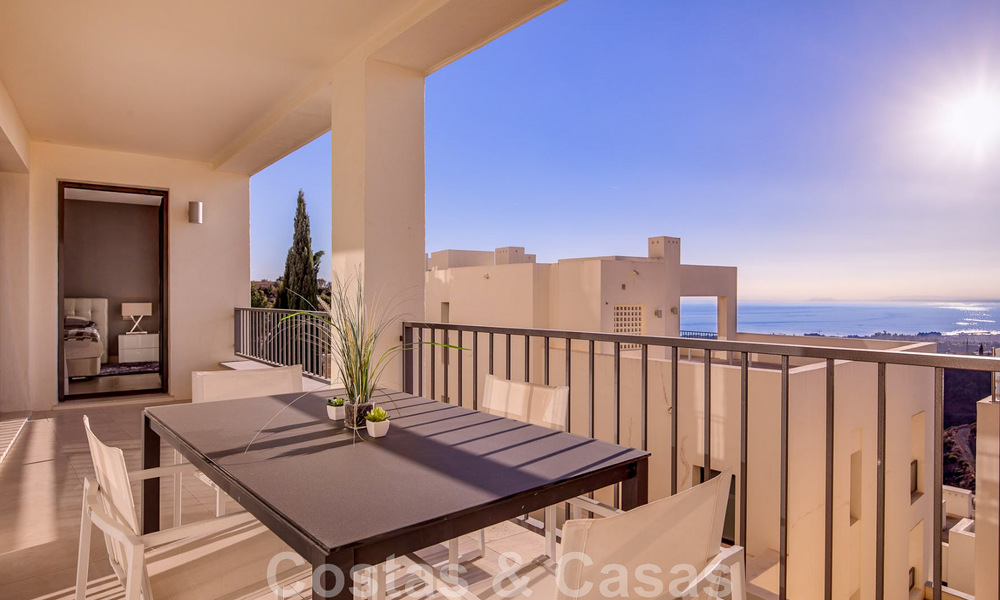Appartement de luxe rénové à vendre, avec vue sur la mer, situé dans un complexe de luxe à Los Monteros, Marbella 47533