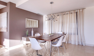 Appartement de luxe rénové à vendre, avec vue sur la mer, situé dans un complexe de luxe à Los Monteros, Marbella 47537 