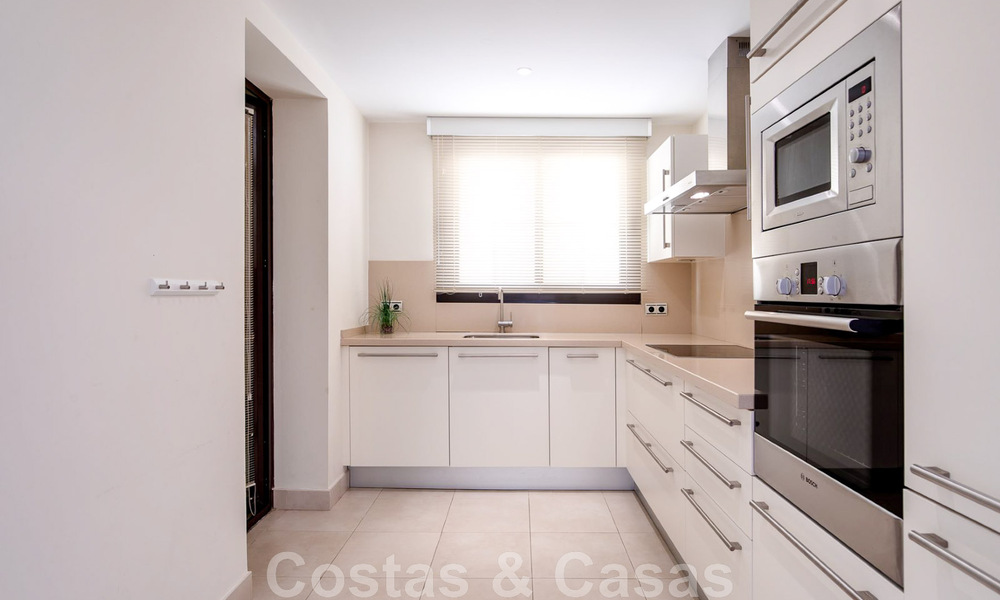 Appartement de luxe rénové à vendre, avec vue sur la mer, situé dans un complexe de luxe à Los Monteros, Marbella 47538