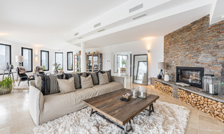 Vente d'une villa andalouse indépendante avec vue panoramique sur la montagne et la mer dans une urbanisation exclusive de l'est de Marbella 47345 