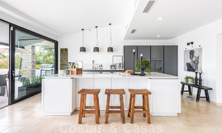 Vente d'une villa andalouse indépendante avec vue panoramique sur la montagne et la mer dans une urbanisation exclusive de l'est de Marbella 47350 