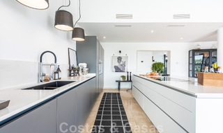 Vente d'une villa andalouse indépendante avec vue panoramique sur la montagne et la mer dans une urbanisation exclusive de l'est de Marbella 47353 